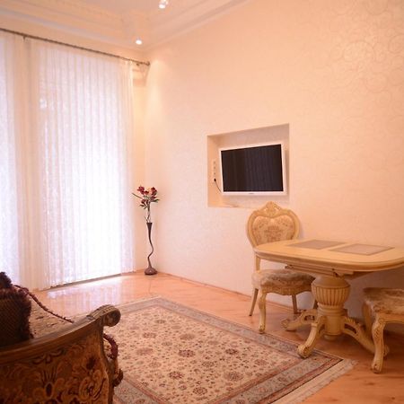 Apartment For Rent On Deribasovskaya Street Odesa Exterior photo