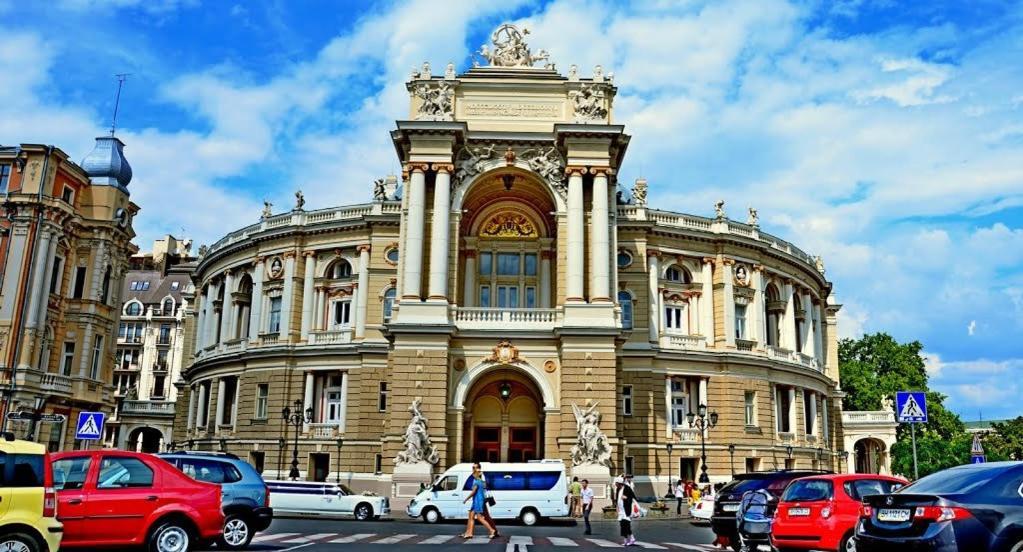 Apartment For Rent On Deribasovskaya Street Odesa Exterior photo